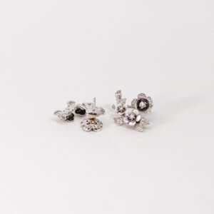 Carrera Y Carrera Cerezo 3 Flower 18K White Gold Mother of Pearl and Diamonds Earring