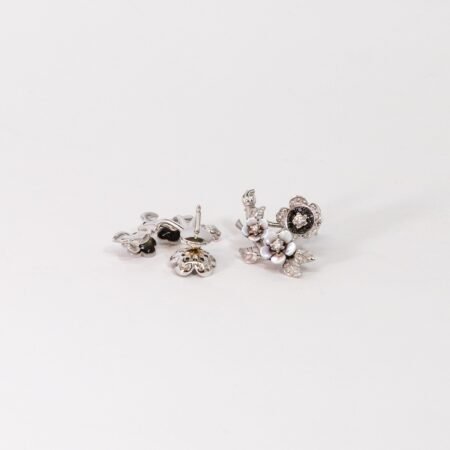 Carrera Y Carrera Cerezo 3 Flower 18K White Gold Mother of Pearl and Diamonds Earring