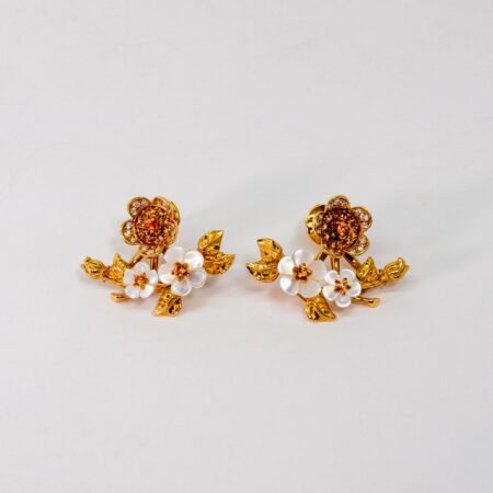 Carrera Y Carrera Cerezo 3 Flower 18K Yellow Gold Mother of Pearl and Diamonds Earring